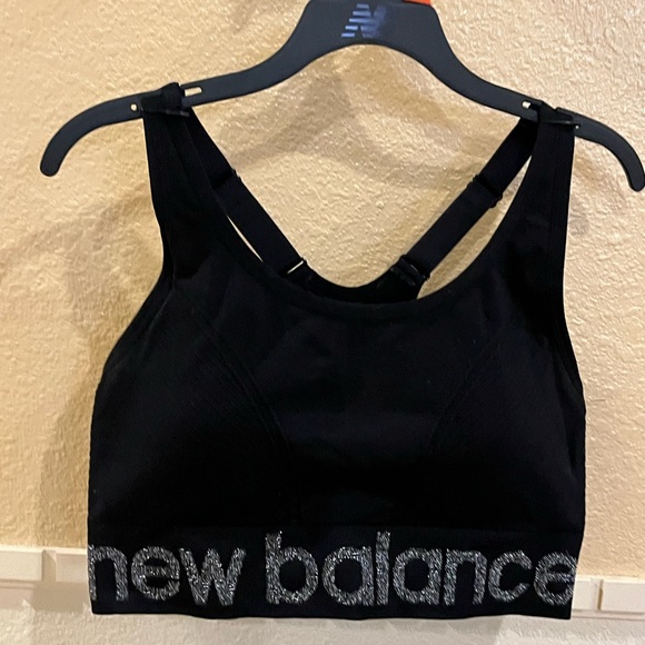 New Balance Seamless Cami Sports Bra. Racerback. Black w/ silver logo. M. NWOT - Picture 3 of 14
